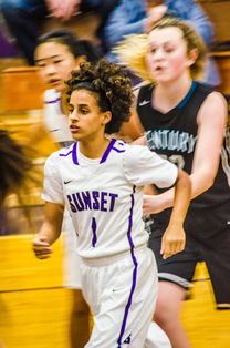 星空娱乐客服-篮球赛场：新锐崛起挑战巨头，精彩无限！，新锐篮球队