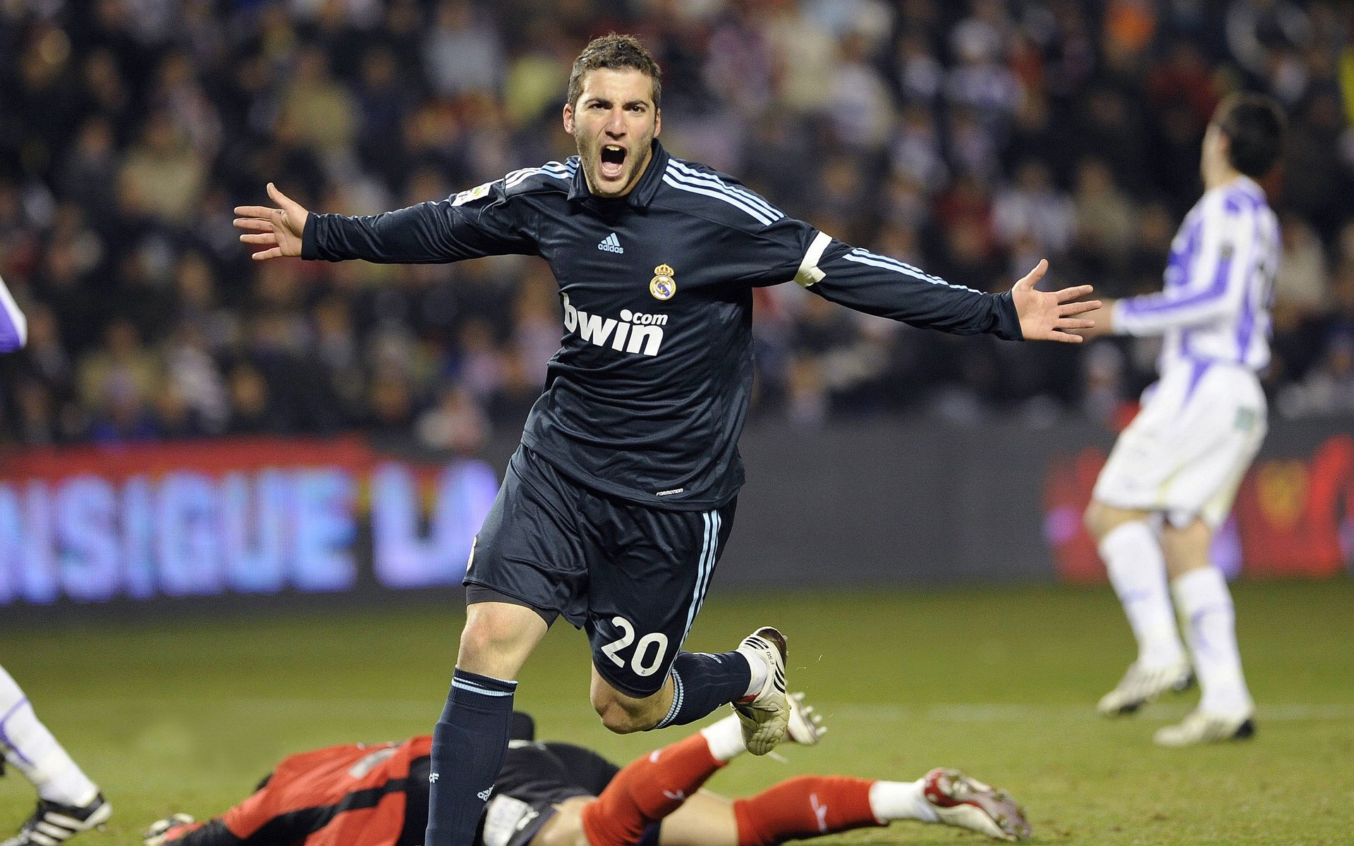 转播创新：赛事采用新视角镜头提高观赛沉浸感，赛事转播权的概念股