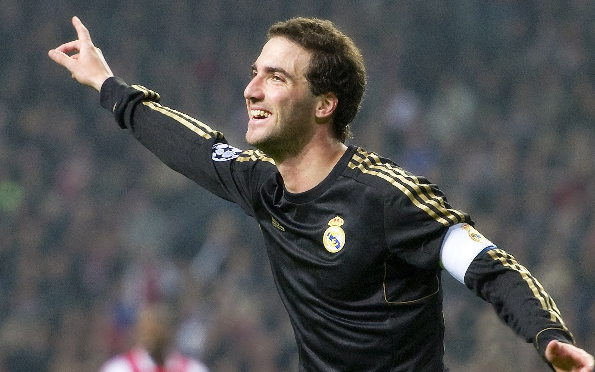 《英雄联盟》跨界合作“未来之战”势不可挡!